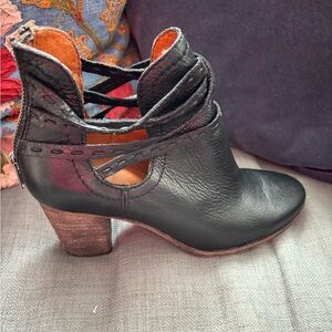 FRYE Women's Naomi Pickstitch Shootie Ankle Bootie Black